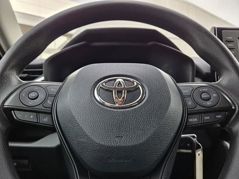 Used 2019 Toyota RAV4 LE FWD image 31