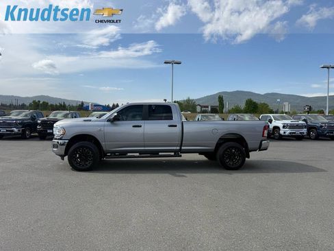 Used 2022 RAM 2500 Big Horn w/ Cold Weather Group AWD/4WD image 4