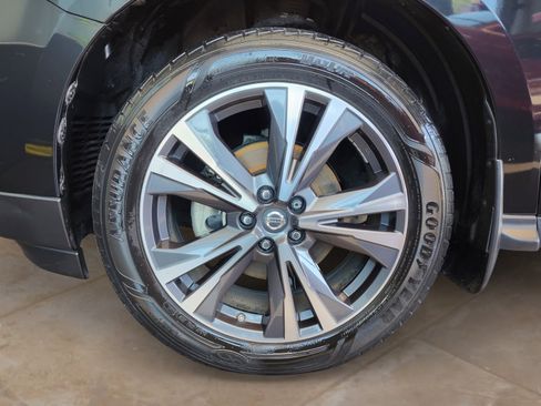 Used 2017 Nissan Pathfinder Platinum FWD image 30