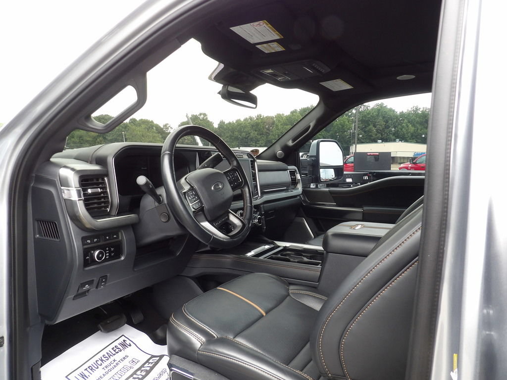 Used 2023 Ford F250 Platinum w/ Tremor Off-Road Package AWD/4WD image 16