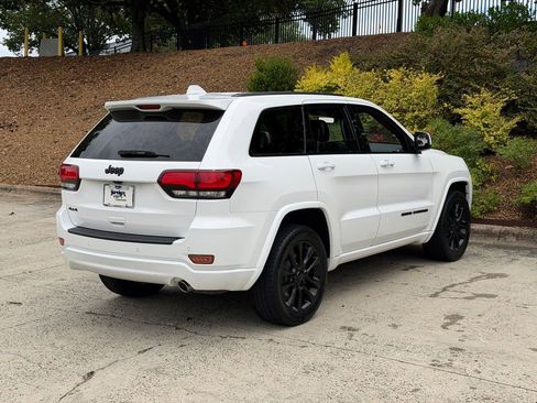 Used 2019 Jeep Grand Cherokee Altitude AWD/4WD image 3