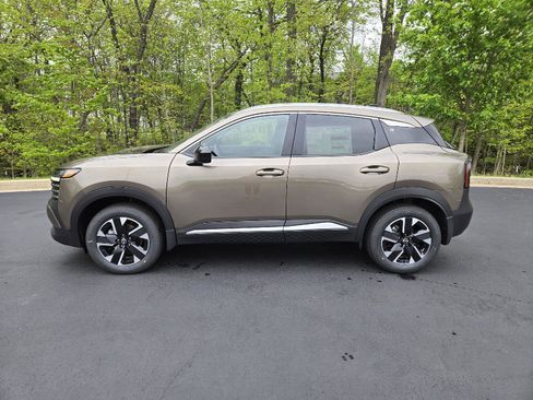 New 2026 Nissan Kicks SV w/ SV Premium Package AWD/4WD image 5