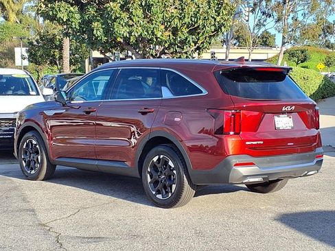 Certified 2025 Kia Sorento S image 3