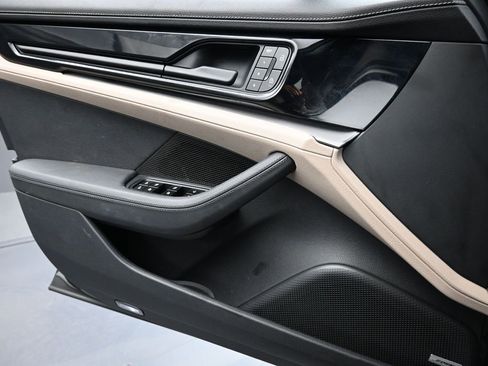 Certified 2025 Porsche Panamera RWD image 23