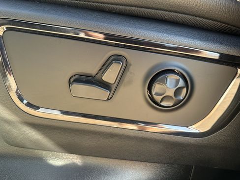 Used 2025 RAM 1500 Limited AWD/4WD image 12