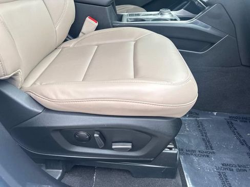 Used 2023 Ford Explorer XLT w/ Equipment Group 202A RWD image 16
