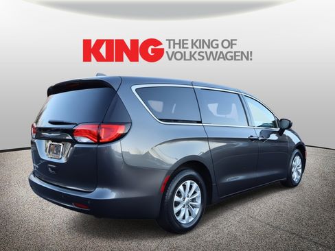 Used 2017 Chrysler Pacifica Touring w/ Tire & Wheel Group image 3