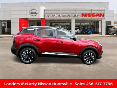 Used 2025 Nissan Kicks SV w/ Illumination Package image 2
