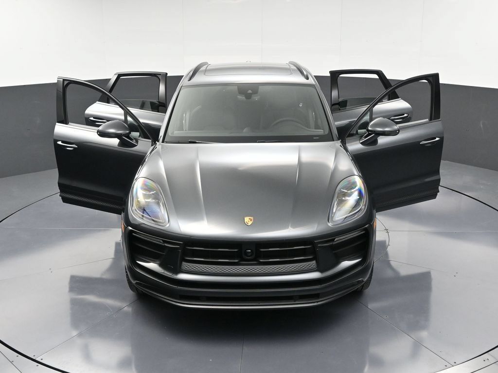 Certified 2026 Porsche Macan AWD/4WD image 34