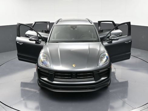 Certified 2026 Porsche Macan AWD/4WD image 34