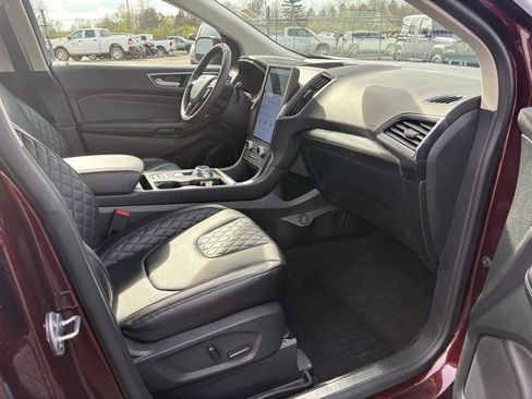 Used 2024 Ford Edge Titanium image 10