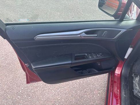 Used 2019 Ford Fusion SE FWD image 9
