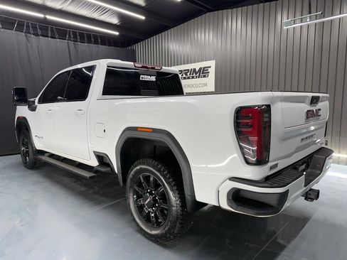 Used 2024 GMC Sierra 2500 AT4 w/ AT4 Preferred Package AWD/4WD image 4