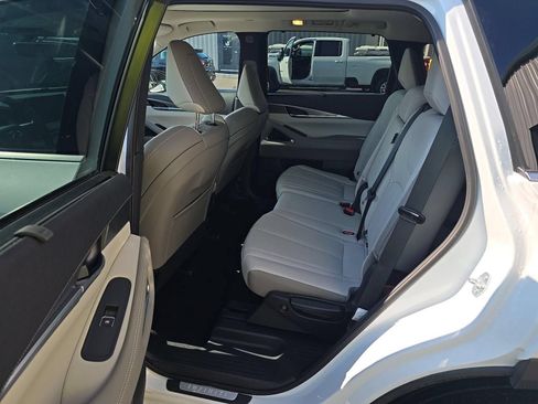 Certified 2026 INFINITI QX60 Luxe w/ Cargo Package FWD image 9