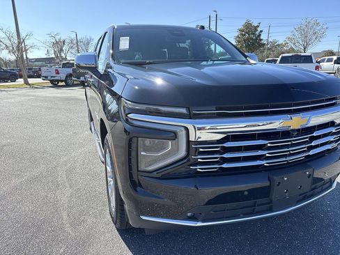 Used 2025 Chevrolet Suburban Premier image 9