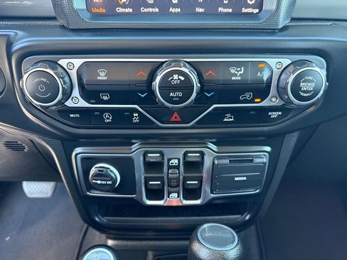 Used 2023 Jeep Gladiator Overland image 21