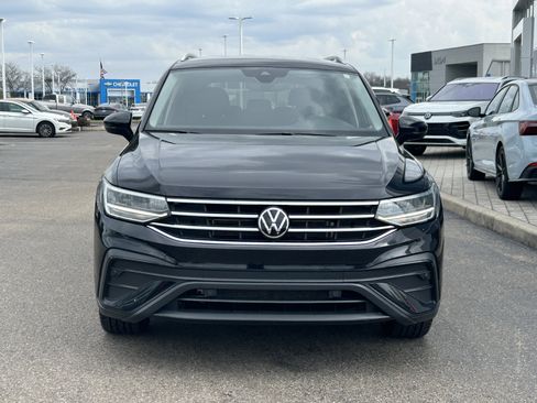 Certified 2023 Volkswagen Tiguan SE image 2