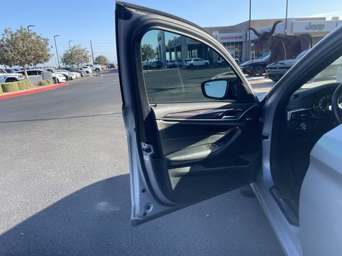 Used 2018 BMW 530i RWD image 12
