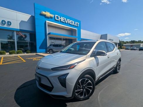 Used 2023 Chevrolet Bolt EUV Premier w/ Sun & Sound Package FWD image 31
