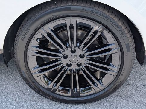 New 2026 Land Rover Range Rover Long Wheelbase SE AWD/4WD image 27