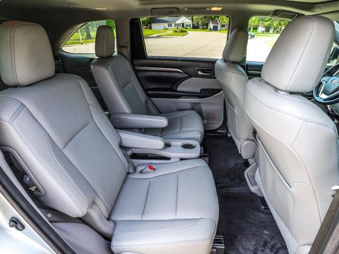 Used 2015 Toyota Highlander Limited Platinum AWD/4WD image 42