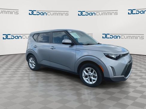 Used 2024 Kia Soul LX w/ Option Group 015 FWD image 2