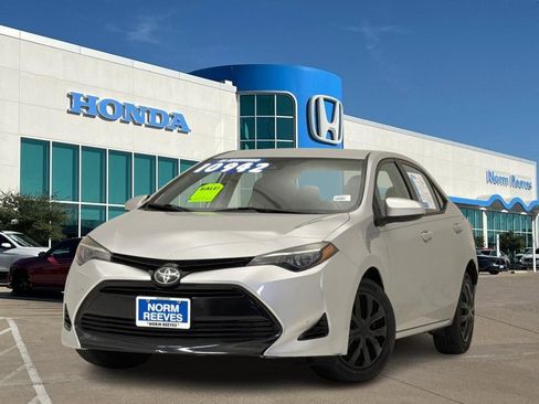 Used 2018 Toyota Corolla LE image 1