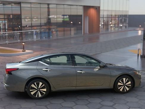 Used 2019 Nissan Altima 2.5 SV image 11