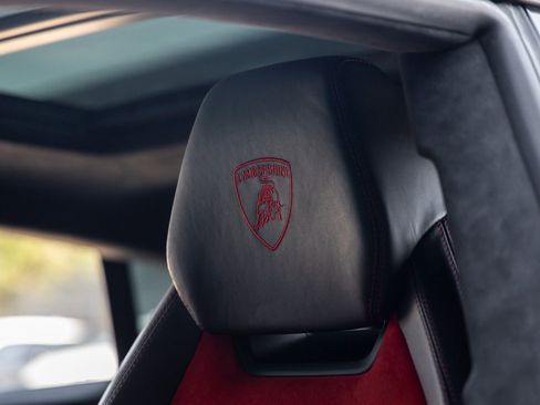 Used 2022 Lamborghini Urus image 23