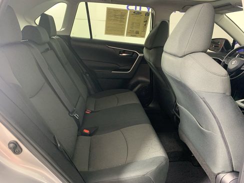 Used 2021 Toyota RAV4 XLE w/ Convenience Package image 39