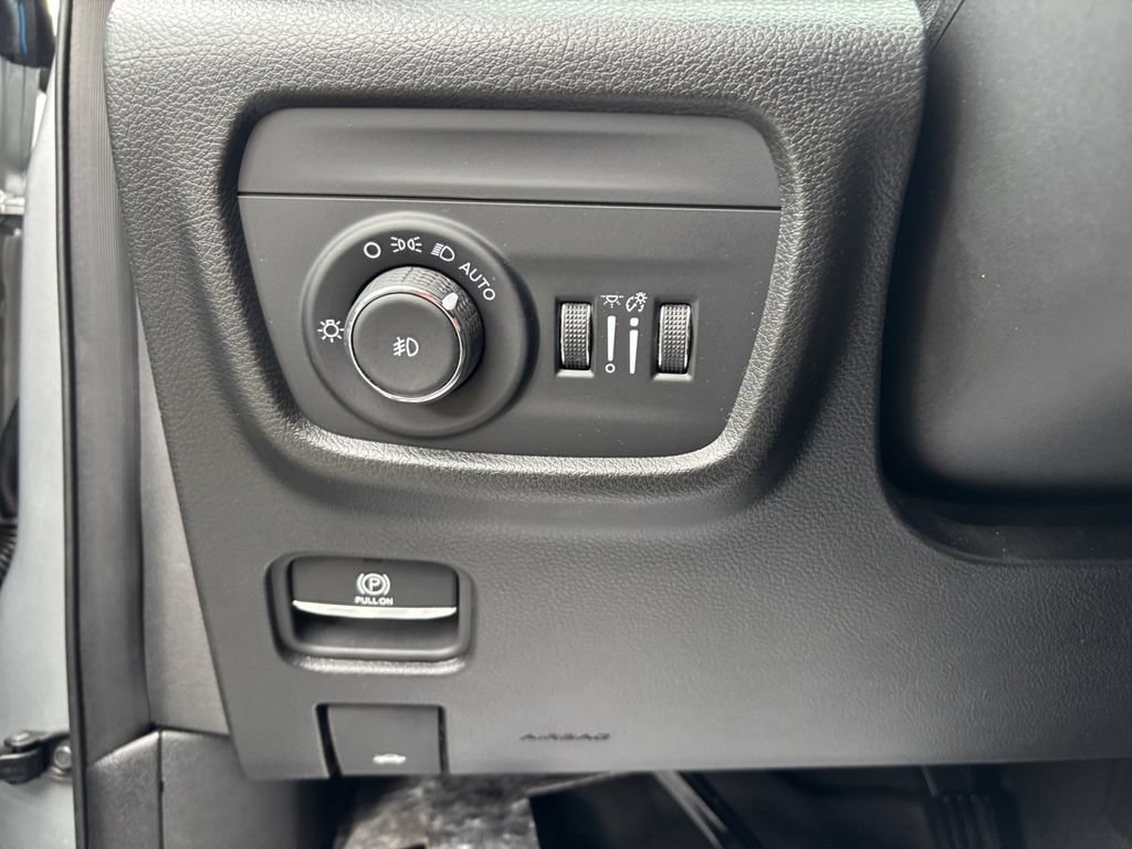 Used 2024 Jeep Grand Cherokee Overland w/ Luxury Tech Group IV AWD/4WD image 31