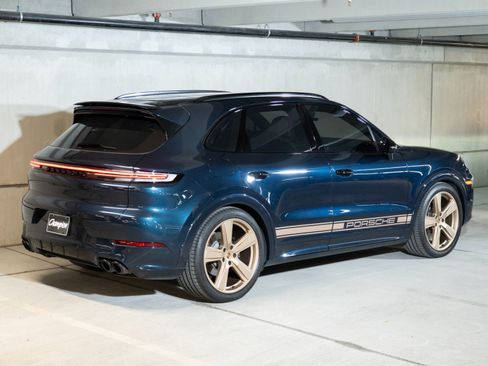 Used 2024 Porsche Cayenne Turbo AWD/4WD image 8