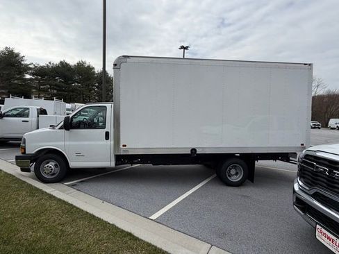 New 2026 Chevrolet Express 4500 Extended w/ Power Convenience Package image 4