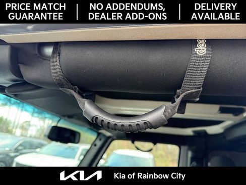 Used 2017 Jeep Wrangler Unlimited Rubicon w/ Connectivity Group image 30