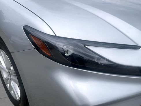 Used 2025 Toyota Camry LE w/ Convenience Package FWD image 27