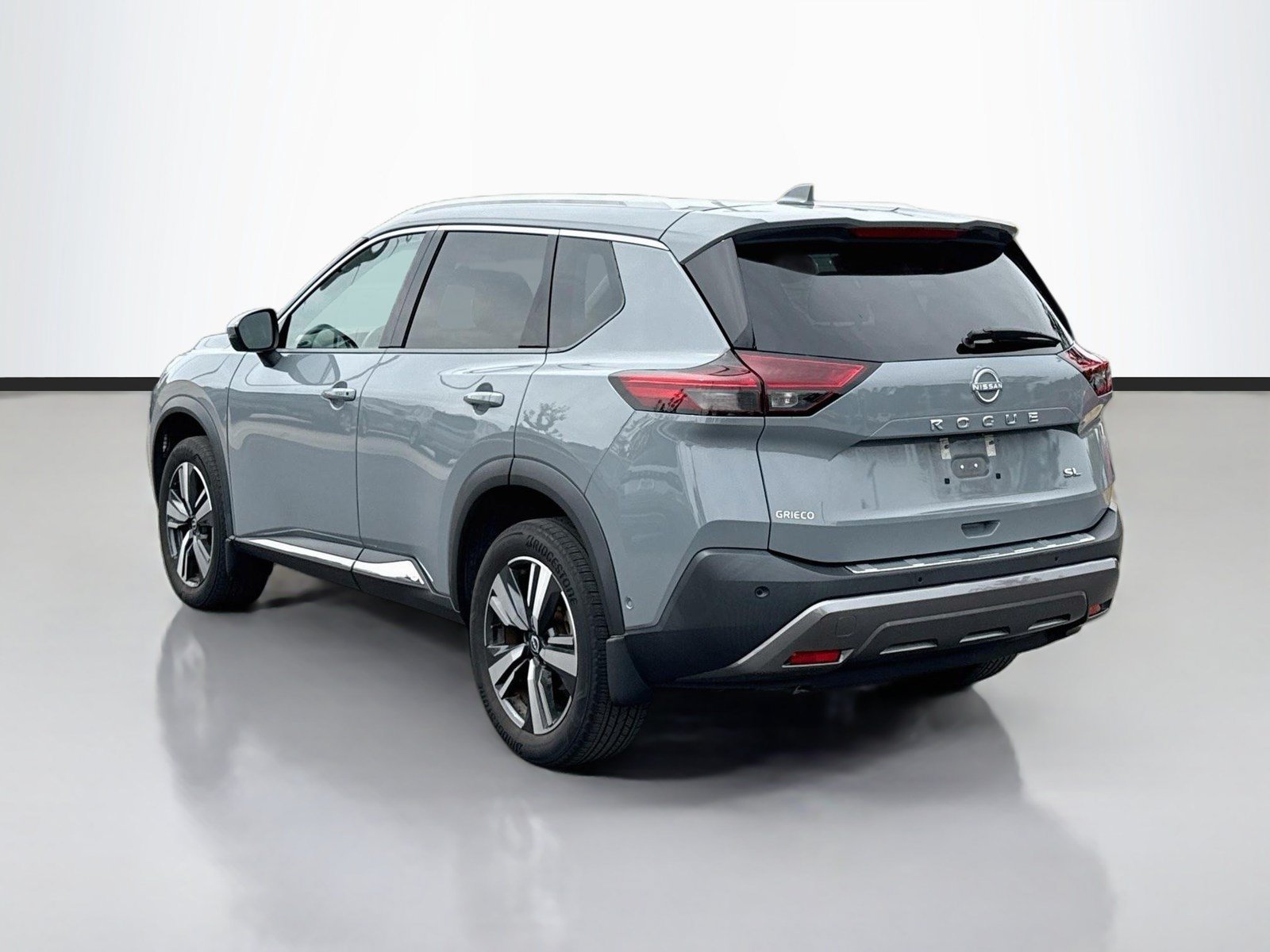 Used 2023 Nissan Rogue SL w/ SL Premium Package FWD image 5