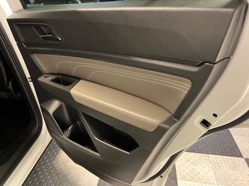 Used 2023 Volkswagen Atlas Cross Sport SEL R-Line AWD/4WD image 14