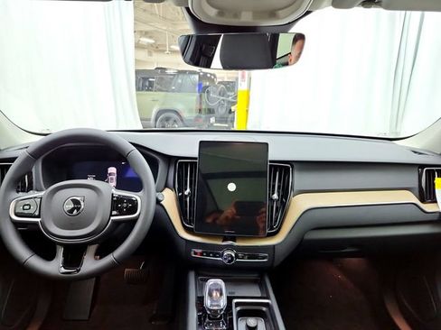 New 2026 Volvo XC60 B5 Plus w/ Climate Package AWD/4WD image 27