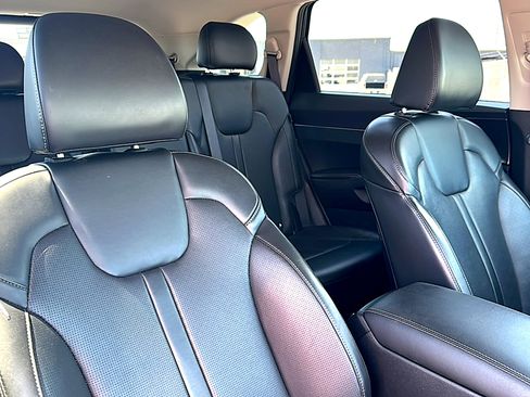 Used 2024 Kia Sorento S image 25