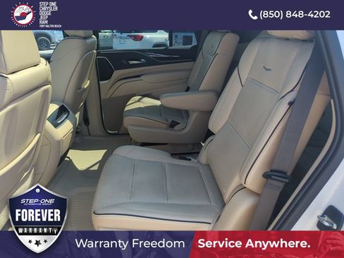 Used 2021 Cadillac Escalade Premium Luxury RWD image 30