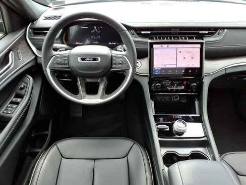 New 2025 Jeep Grand Cherokee L Limited w/ Black Appearance Package image 10