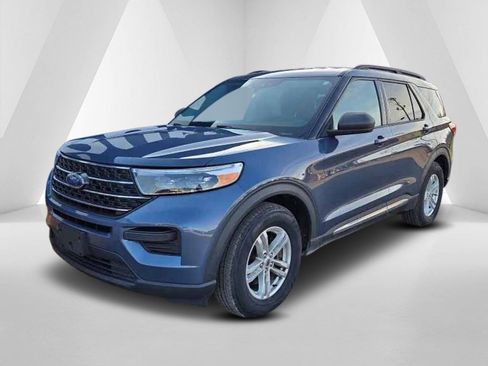 Used 2021 Ford Explorer XLT image 3