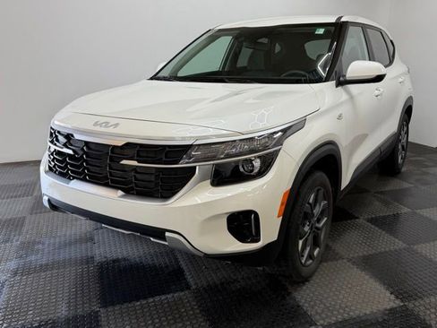 Used 2024 Kia Seltos LX AWD/4WD image 5