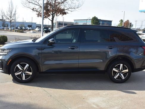 Used 2022 Kia Sorento S image 8