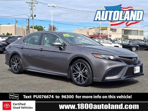 Certified 2023 Toyota Camry SE image 1