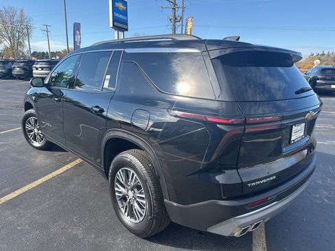 Used 2025 Chevrolet Traverse LT image 5