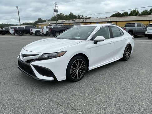 Used 2024 Toyota Camry SE FWD image 9