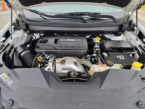 Used 2019 Jeep Cherokee Latitude Plus w/ Comfort/Convenience Group image 33