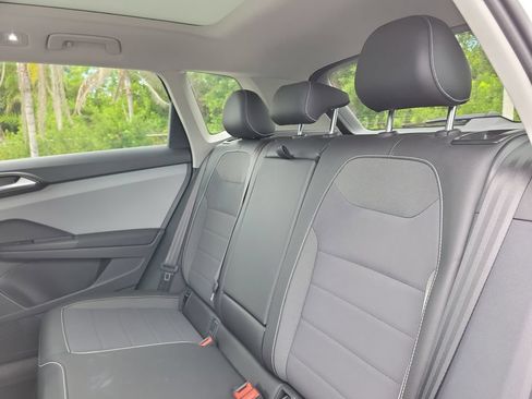 Used 2023 Volkswagen Taos SE w/ Panoramic Sunroof Package AWD/4WD image 10