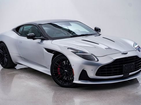 Used 2024 Aston Martin DB12 Coupe image 3